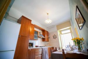 A kitchen or kitchenette at Al Porticciolo
