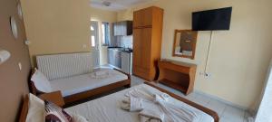 a small room with a bed and a kitchen at House Michalis in Sarti