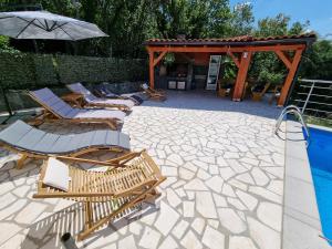Bazén v ubytovaní Holiday house with private pool and sauna alebo v jeho blízkosti