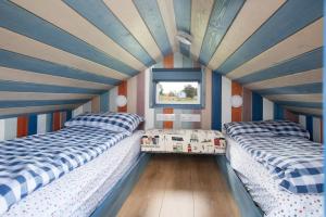A bed or beds in a room at Berrington Beach Hut