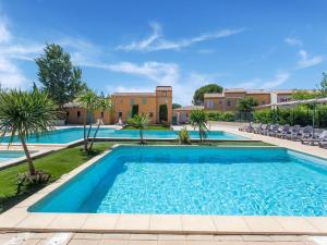 Photo de la galerie de l'établissement Comfortable holiday home with swimming pool, à Arles