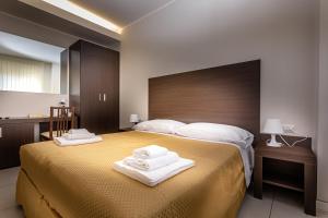 A bed or beds in a room at Pasta Residence Italia Malpensa