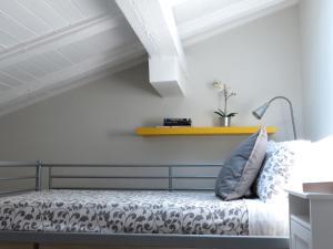 A bed or beds in a room at Murri Apartment