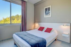 Postel nebo postele na pokoji v ubytování Hôtel Miléade Méditerranée - Port-Fréjus