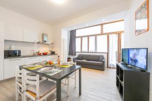 Kuchyňa alebo kuchynka v ubytovaní Arco Rocks Apartments