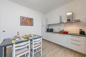 Kuchyňa alebo kuchynka v ubytovaní Arco Rocks Apartments