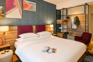Cama ou camas em um quarto em Mercure Geneva Airport