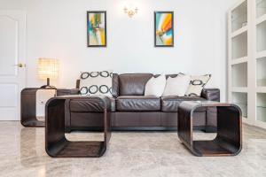 Ein Sitzbereich in der Unterkunft Spectacular 2 bedroom Penthouse in best location in Nueva Andalucia