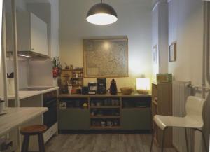A kitchen or kitchenette at Elegant 3BD apartment in Kolonaki