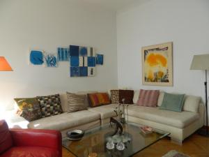 A seating area at Elegant 3BD apartment in Kolonaki