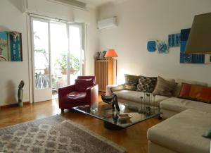 A seating area at Elegant 3BD apartment in Kolonaki