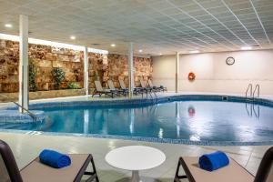 Bazén v ubytování Hotel Vibra Beverly Playa nebo v jeho okolí