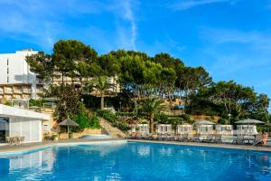 Bazén v ubytování Hotel Vibra Beverly Playa nebo v jeho okolí