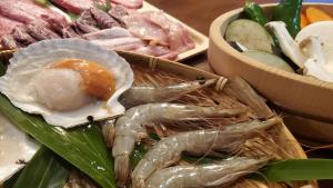 a basket of seafood with an egg on top at Kakurega Shikinotsuki - Vacation STAY 13063v in Hokota