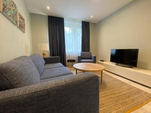 a living room with a couch and a tv at Apartman Teatar in Sombor