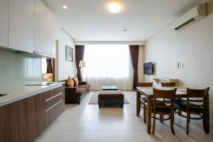 Köök või kööginurk majutusasutuses ÊMM Hotel Saigon