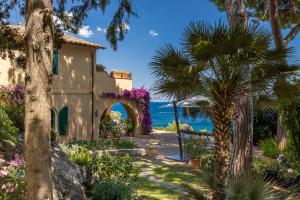 Afbeelding uit fotogalerij van Extraordinary view with a Cobalt pool on the Tuscany coast in Porto Ercole