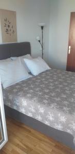 Ein Bett oder Betten in einem Zimmer der Unterkunft Apartmants Matić