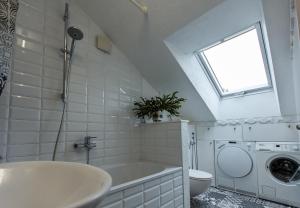 Koupelna v ubytování Apartamentai Dana + 8 fotografií