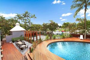 Bazén v ubytování Rydges Esplanade Resort Cairns nebo v jeho okolí