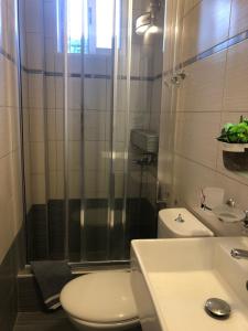 A bathroom at Plaisir Rooms