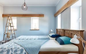 Een bed of bedden in een kamer bij Kwietne Łąki