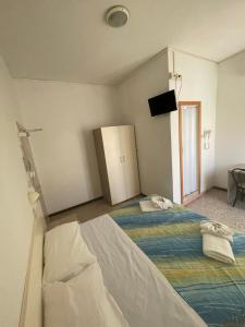 Postel nebo postele na pokoji v ubytování Hotel moroni