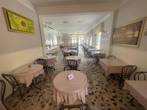 Restaurace v ubytování Hotel moroni