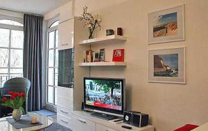 Et tv og/eller underholdning på Haus Meeresblick - Ferienwohnung Kreideküste (Ref. 151261)