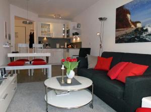 Køkken eller tekøkken på Haus Meeresblick - Ferienwohnung Kreideküste (Ref. 151261)