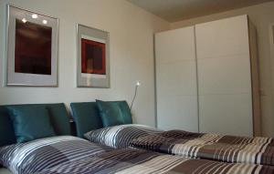 En eller flere senge i et værelse på Haus Meeresblick - Ferienwohnung Kreideküste (Ref. 151261) + 8 billeder