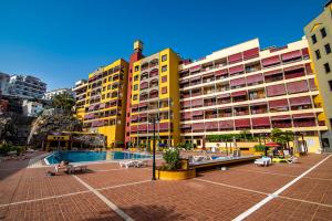 Tòa nhà nơi căn hộ tọa lạc