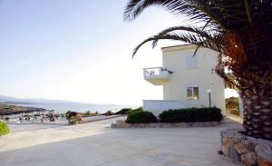 Gallery image of Tersanas Beach Lodges in Tersanas