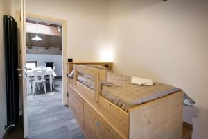 Cama ou camas em um quarto em La Marmote Albergo Diffuso di Paluzza Cleve