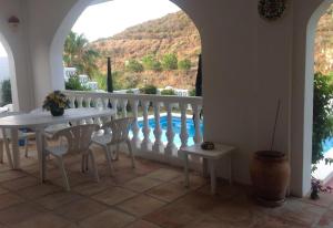 Bazén v ubytovaní Andalusian style villa alebo v jeho blízkosti