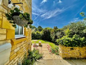 Zahrada ubytování Cotswold Chic Retreats "Jacinabox" Central Chipping Campden-Parking-Garden