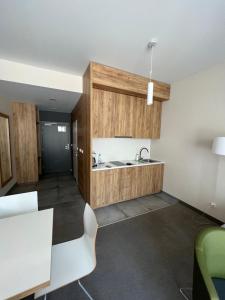 a kitchen with a table and a sink in a room at Aparthotel Apartamenty Czarna Góra 340 in Sienna