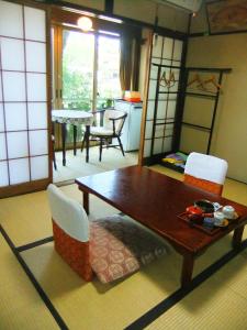 Posezení v ubytování Sumiyoshi Ryokan