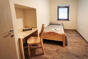 Postel nebo postele na pokoji v ubytování La Marmote Albergo Diffuso di Paluzza San Nicolò