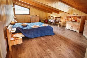 Postel nebo postele na pokoji v ubytování La Marmote Albergo Diffuso di Paluzza San Nicolò