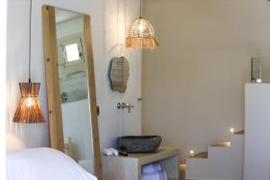 Cama ou camas em um quarto em Life Suites