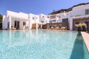 A piscina localizada em Life Suites ou nos arredores