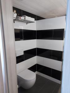 a bathroom with a toilet and black and white walls at good bed Deitingen in Deitingen