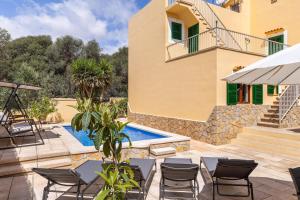 an image of a villa with a swimming pool at Calamar 7 in Portocolom