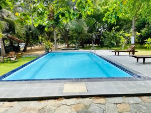 Bazén v ubytování Kaaya Eco Resort Yala nebo v jeho okolí