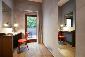 a home office with two orange chairs and a desk at Quaint Boutique Hotel Sannat in Sannat