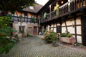 Zahrada ubytování La Cour de Lise Maison D'Hôtes et SPA