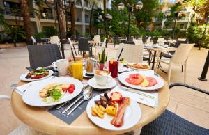 Comida en o cerca de este hotel