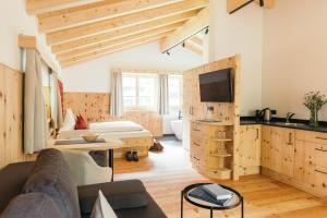 A television and/or entertainment centre at Feelfree Nature Resort