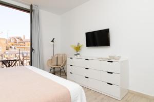 A television and/or entertainment centre at iloftmalaga Carretería - Puerta de Antequera